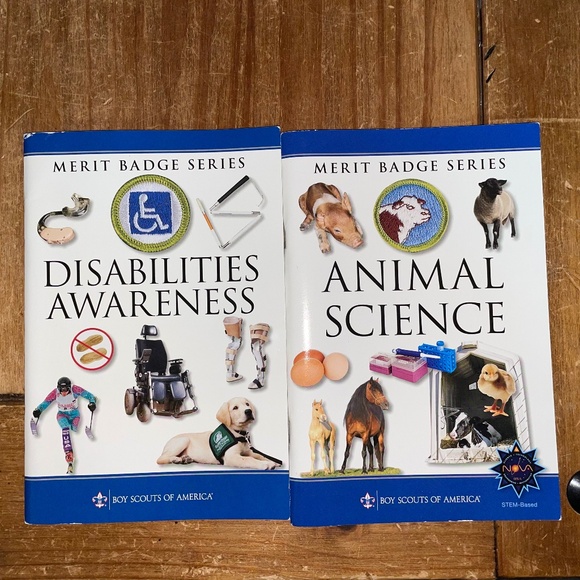 Set of 2 EUC Scout Merit Badge Books - Disabilities Awareness & Animal Science - Picture 1 of 3